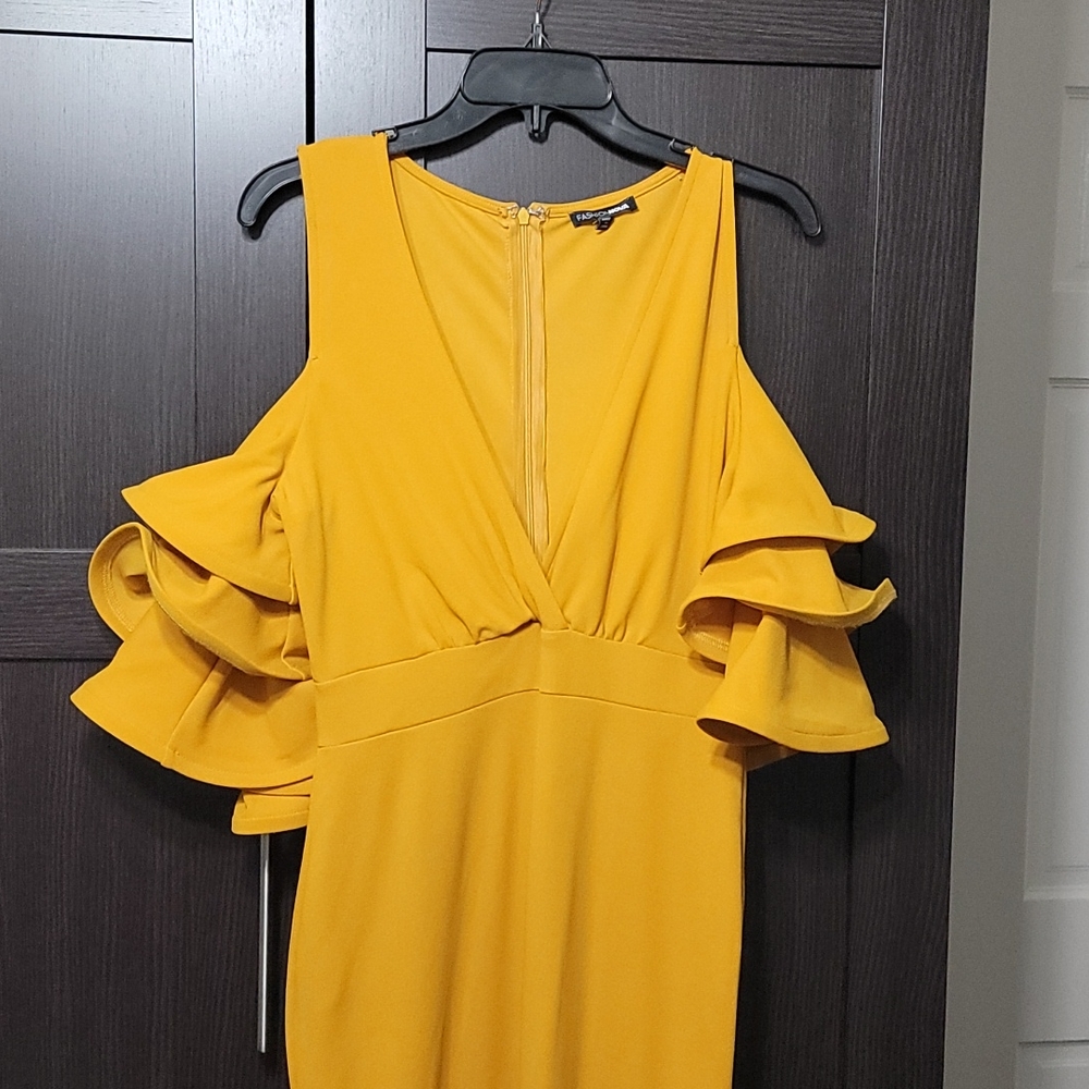 Dress - Picture 3 of 4